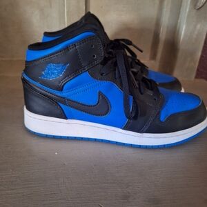 Air Jordan royal blue Mid 1 big boys size 5.5